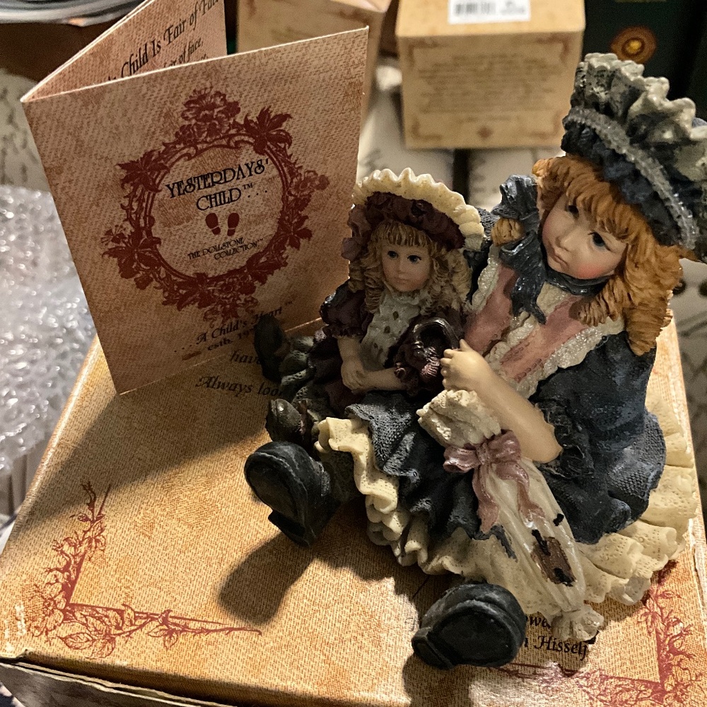 Boyds Yesterdays' Child Victoria With Samantha #3502 Victorian Ladies